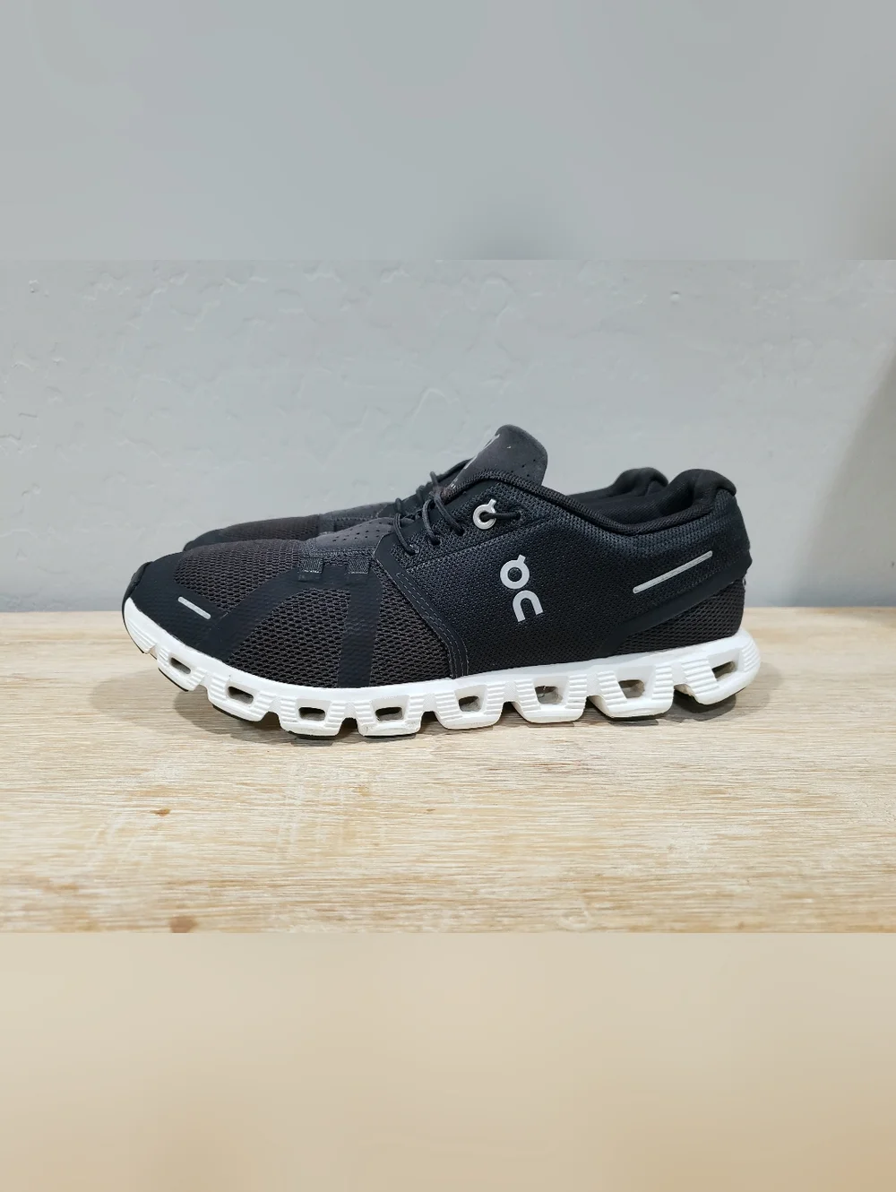 ON CLOUD Women's Cloud 5 Running Shoes (9) Black/White